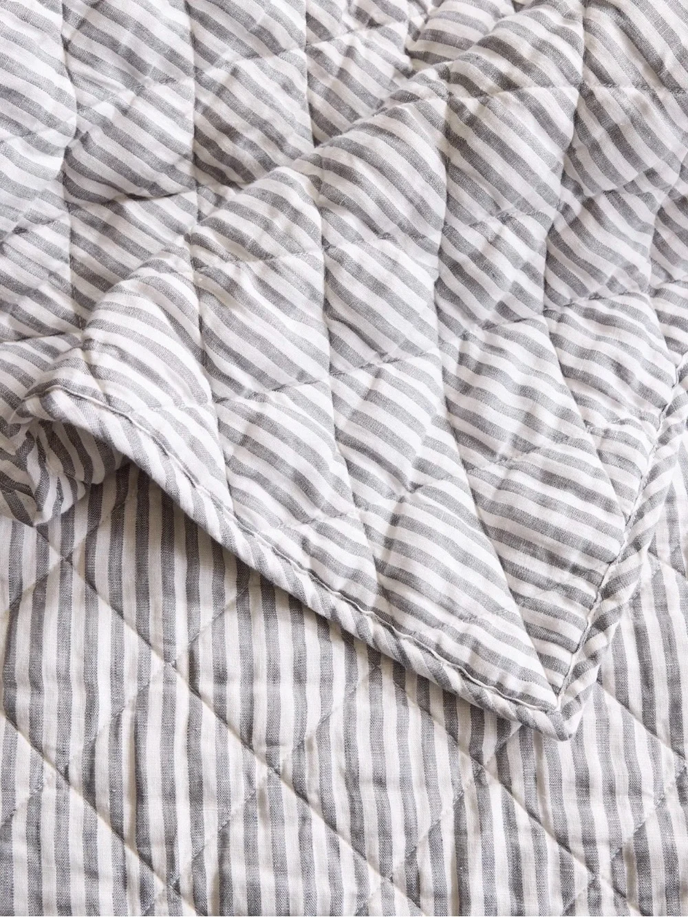 Quince European Linen Stripe Quilt in Grey and White Full/Queen 894